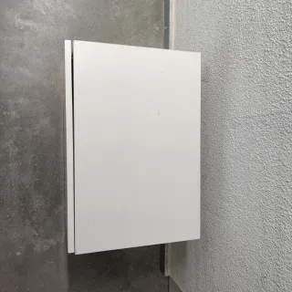 Mueble IKEA BESTA blanco con puerta, balda y patas