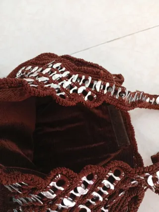 Bolso artesanal hilo y chapas latas