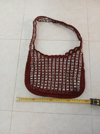 Bolso artesanal hilo y chapas latas