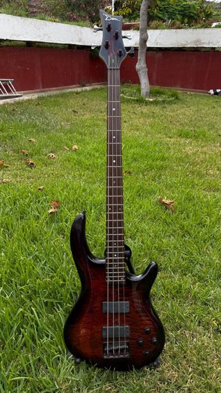 Bajo eléctrico Dean Edge 4 No se realiza envios