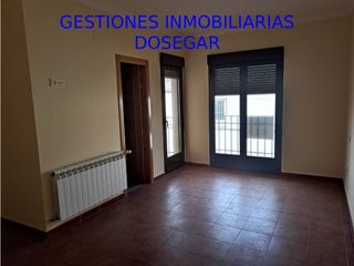 SE VENDE CASA ADOSADA EN PEDRO MUÑOZ