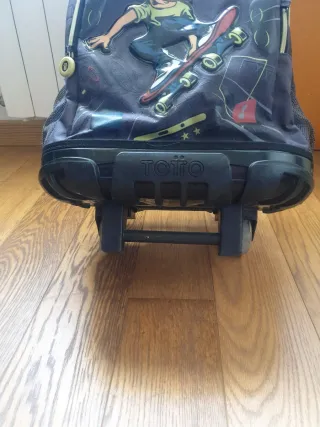 Mochila escolar con ruedas Toto