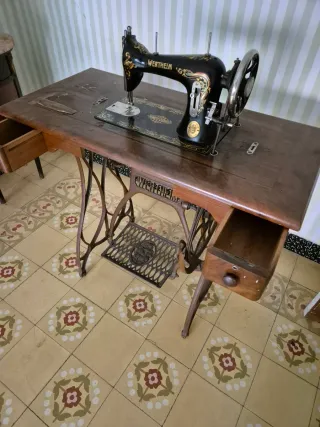 Máquina de coser Wertheim antigua