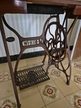Máquina de coser Wertheim antigua