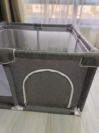 Parque infantil gris