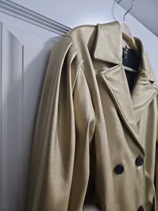 Gabardina dorada nueva