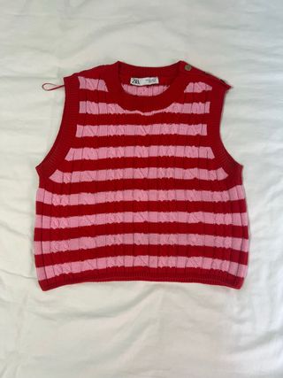 Chaleco de punto Zara rayas rojas y rosas