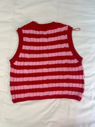 Chaleco de punto Zara rayas rojas y rosas