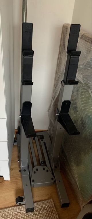 Rack de pesas plegable. Barra y discos incluidos