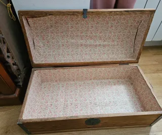 Baúl antiguo madera y metal restaurado