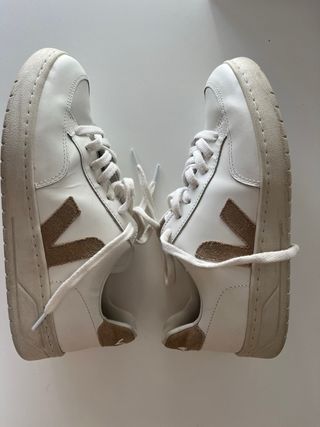 Zapatillas Veja V-12 Blancas y Marrones