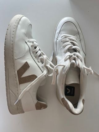 Zapatillas Veja V-12 Blancas y Marrones