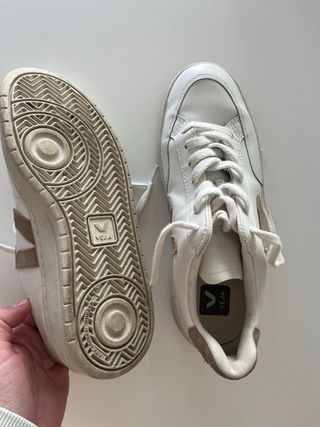 Zapatillas Veja V-12 Blancas y Marrones