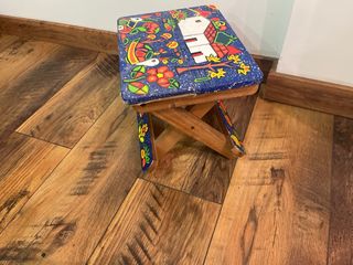 Taburete vintage decorado