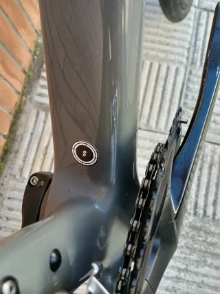 Bicicleta de carretera Wilier gris naranja