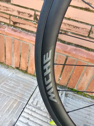 Bicicleta de carretera Wilier gris naranja