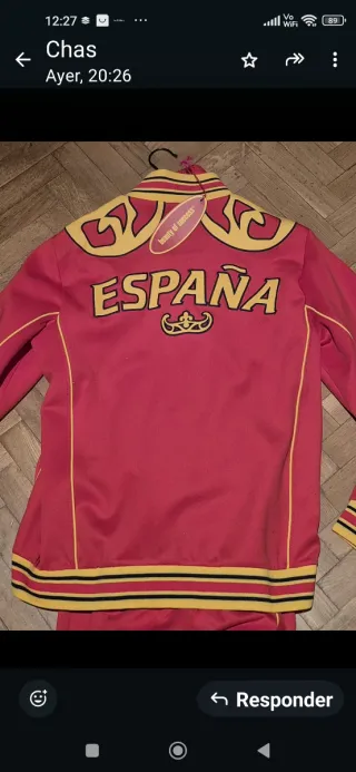 Conjunto deportivo Busco rojo