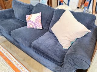 Sofá de terciopelo azul  segunda mano