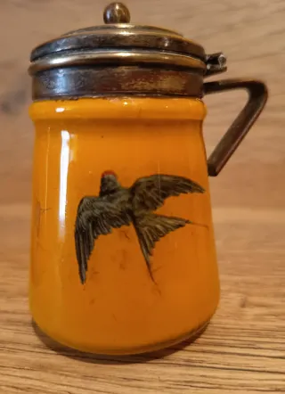 Antiguo mostacero y pimentero