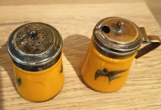 Antiguo mostacero y pimentero