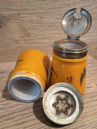 Antiguo mostacero y pimentero