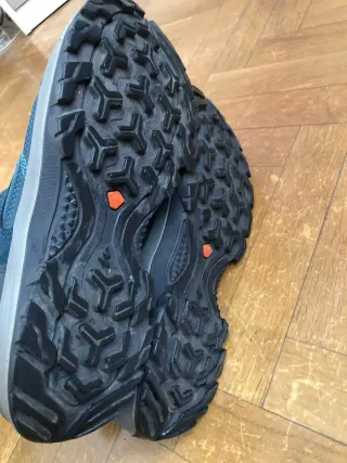 Botas de montaña Quechua grises y turquesa