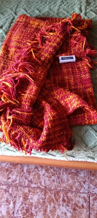 Manta decorativa para pies de cama o sillón