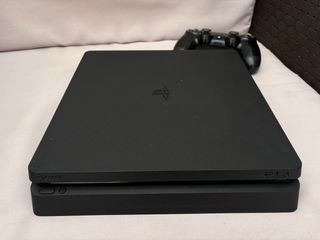PS4 Slim 1TB Negra + Mando