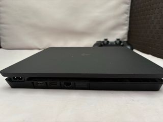 PS4 Slim 1TB Negra + Mando