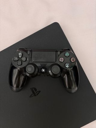 PS4 Slim 1TB Negra + Mando
