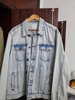 Chaqueta vaquera desgastada hombre