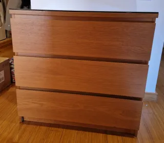 Cómoda IKEA 3 cajones madera y sobre de cristal