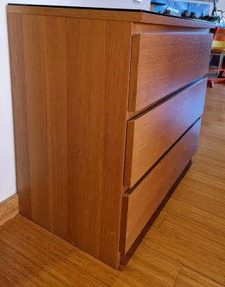 Cómoda IKEA 3 cajones madera y sobre de cristal