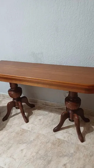 Mesa de comedor de madera