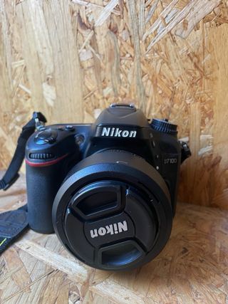 Cámara Nikon Reflex Negra