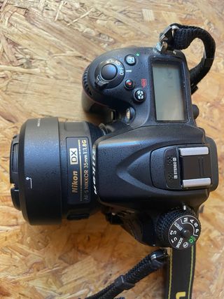 Cámara Nikon Reflex Negra