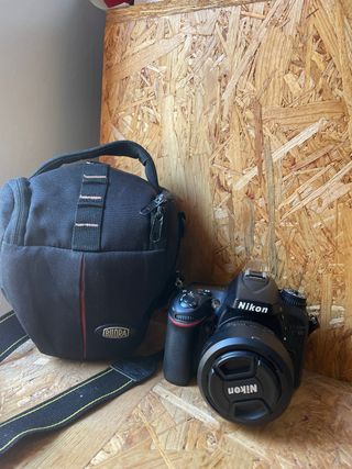 Cámara Nikon Reflex Negra