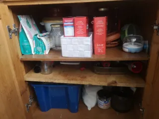 Alacena madera  con ruedas con mármol y almacenaje