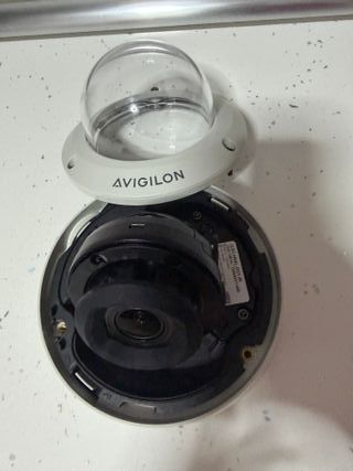 Cámara Mini-Domo IP Avigilon 3MPX