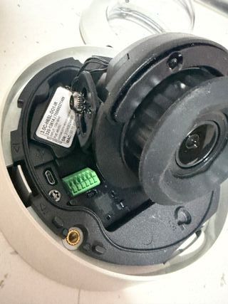 Cámara Mini-Domo IP Avigilon 3MPX