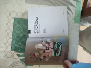 50 teorías económicas : sugerentes y desafiantes