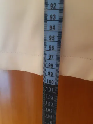 Chubasquero Zara Beige Tallaje de Zara XL.