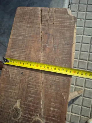 Banco de almendro rústico