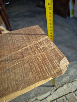 Banco de almendro rústico