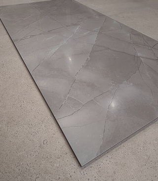 Porcelánico efecto mármol gris