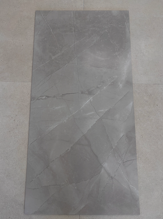 Porcelánico efecto mármol gris