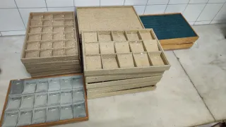 Lote expositores beige, rafia y verde nuevos/usado