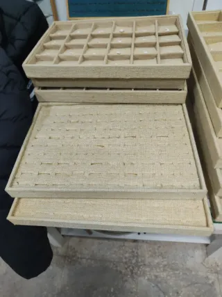 Lote expositores beige, rafia y verde nuevos/usado