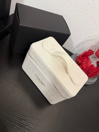 Borsa da toilette Chanel beige e nero