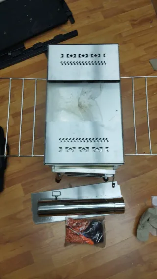 Mini Estufa a leña o carbón metal con ventana .